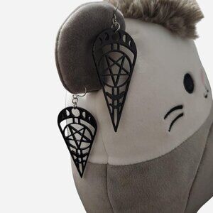 Witchy pentacle earrings